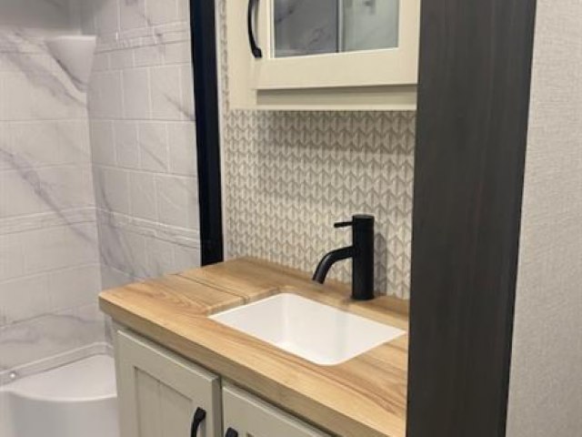 2025-coachmen-brookstone-932-p12