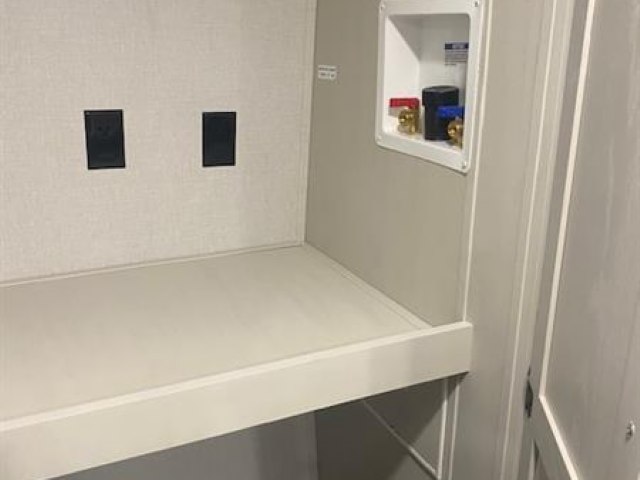 2025-coachmen-brookstone-932-p15