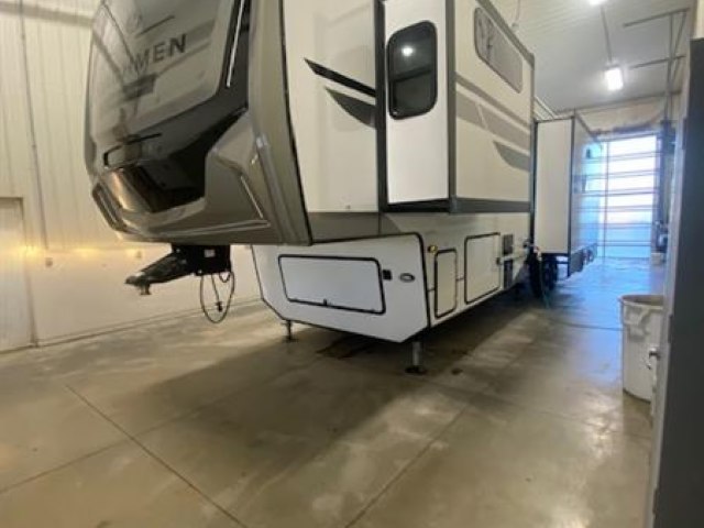 2025-coachmen-brookstone-932-p2
